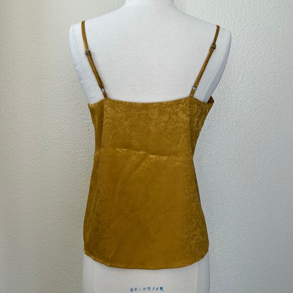 Socialite scalloped v-neck floral brocade tank top yellow gold - Picture 5 of 7